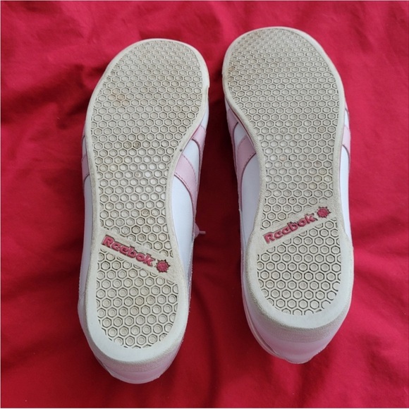 Vintage Reebok Velcro Pink and White
Low top - Picture 8 of 8